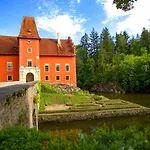 Zlatovláska U Zámku červená Lhota Penzion