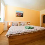 Penzion Zlatovláska U Zámku červená Lhota Jizna