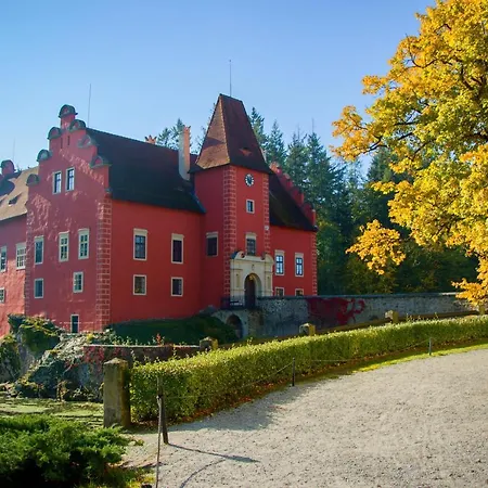 A Restaurace Zlatovlaska U Zamku Cervena Lhota *