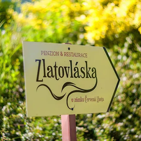 A Restaurace Zlatovlaska U Zamku Cervena Lhota Maison d'hôtes Jizna