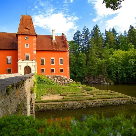 A Restaurace Zlatovlaska U Zamku Cervena Lhota Gasthuis