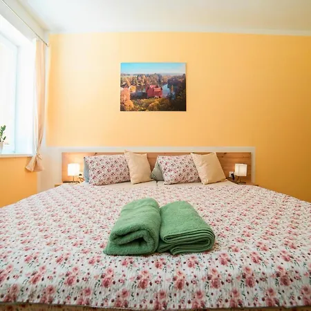 Penzion Zlatovláska U Zámku červená Lhota 4*