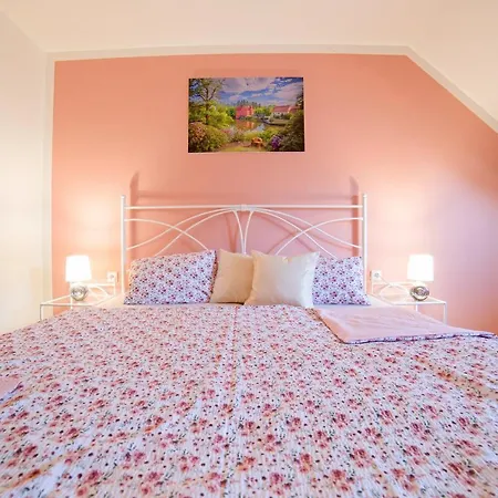 A Restaurace Zlatovlaska U Zamku Cervena Lhota Guest house