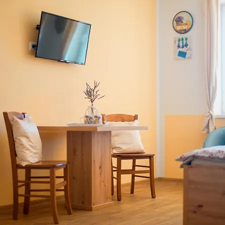 Zlatovláska U Zámku červená Lhota Penzion Jizna