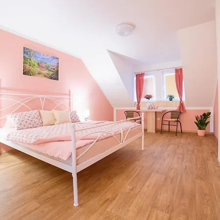 A Restaurace Zlatovlaska U Zamku Cervena Lhota Jizna