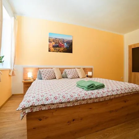 Gasthuis A Restaurace Zlatovlaska U Zamku Cervena Lhota Jizna
