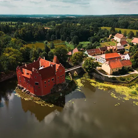 Zlatovláska U Zámku červená Lhota Penzion 4*