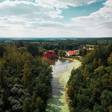 A Restaurace Zlatovlaska U Zamku Cervena Lhota