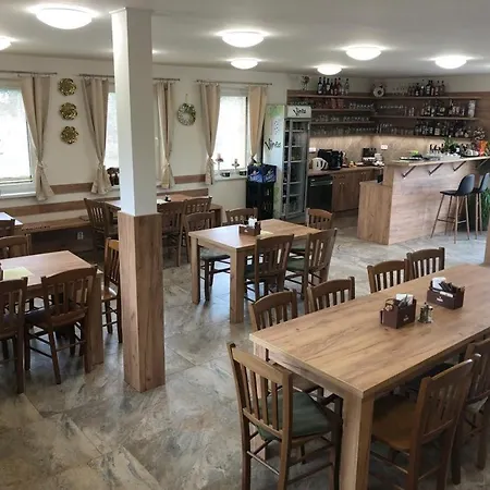 A Restaurace Zlatovlaska U Zamku Cervena Lhota