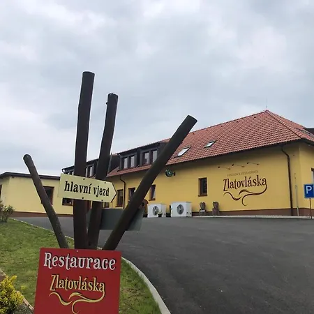 A Restaurace Zlatovlaska U Zamku Cervena Lhota * Jizna