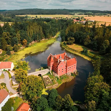 Penzion Zlatovláska U Zámku červená Lhota Jizna