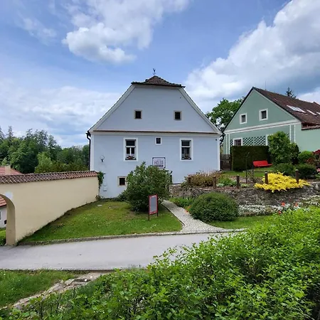 Guest house A Restaurace Zlatovlaska U Zamku Cervena Lhota Jizna
