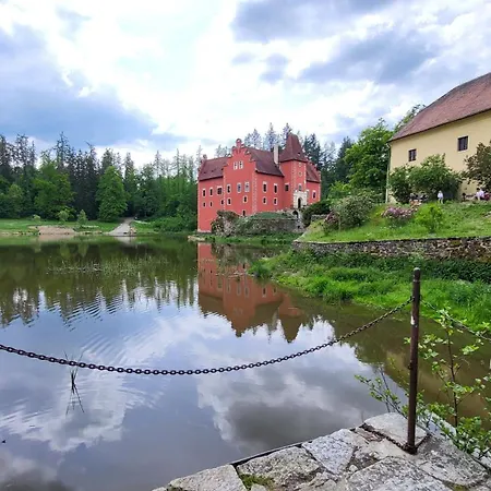 Zlatovláska U Zámku červená Lhota Penzion