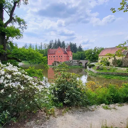 A Restaurace Zlatovlaska U Zamku Cervena Lhota Jizna