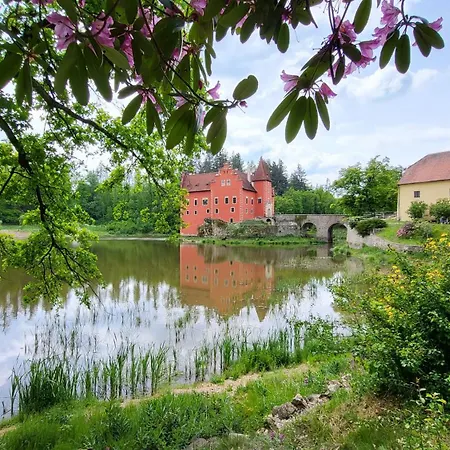 A Restaurace Zlatovlaska U Zamku Cervena Lhota Guest house *