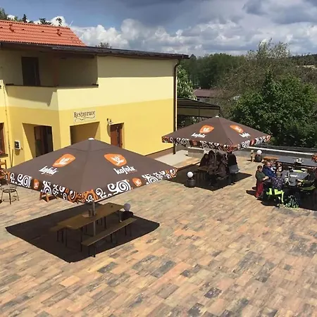 A Restaurace Zlatovlaska U Zamku Cervena Lhota Guest house