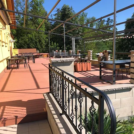 Guest house A Restaurace Zlatovlaska U Zamku Cervena Lhota Jizna