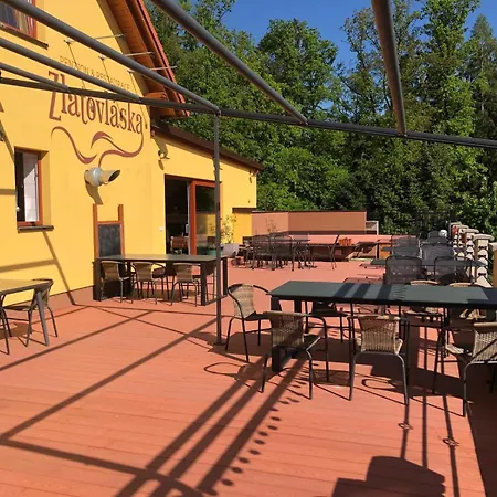 Gasthuis A Restaurace Zlatovlaska U Zamku Cervena Lhota Jizna