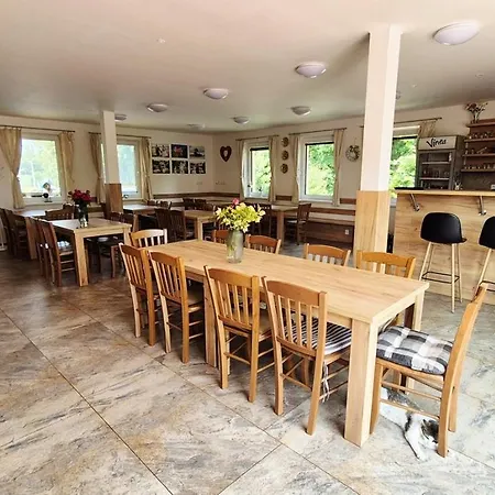 A Restaurace Zlatovlaska U Zamku Cervena Lhota *