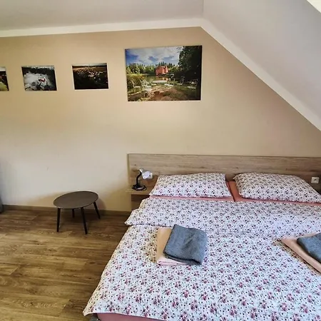 A Restaurace Zlatovlaska U Zamku Cervena Lhota
