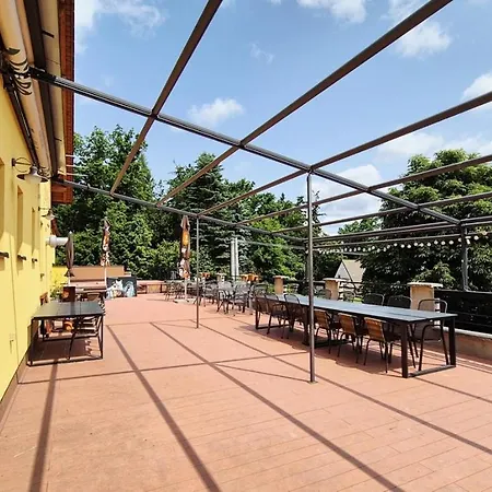 A Restaurace Zlatovlaska U Zamku Cervena Lhota Guest house Jizna