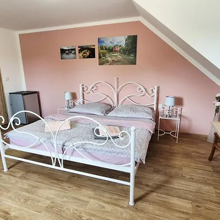 A Restaurace Zlatovlaska U Zamku Cervena Lhota Guest house