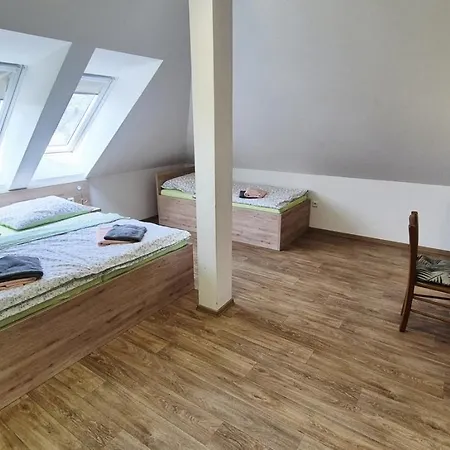 A Restaurace Zlatovlaska U Zamku Cervena Lhota *