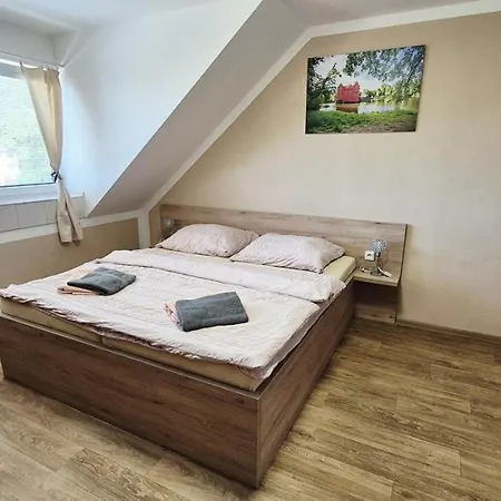 A Restaurace Zlatovlaska U Zamku Cervena Lhota Guest house