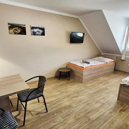 Guest house A Restaurace Zlatovlaska U Zamku Cervena Lhota Jizna