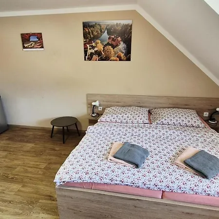 A Restaurace Zlatovlaska U Zamku Cervena Lhota *