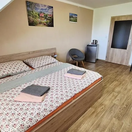 A Restaurace Zlatovlaska U Zamku Cervena Lhota Guest house *