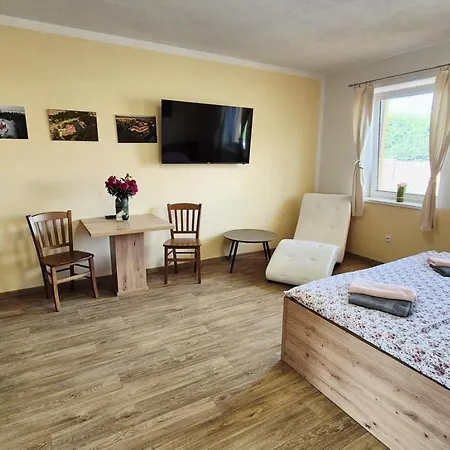 A Restaurace Zlatovlaska U Zamku Cervena Lhota Konukevi Jizna