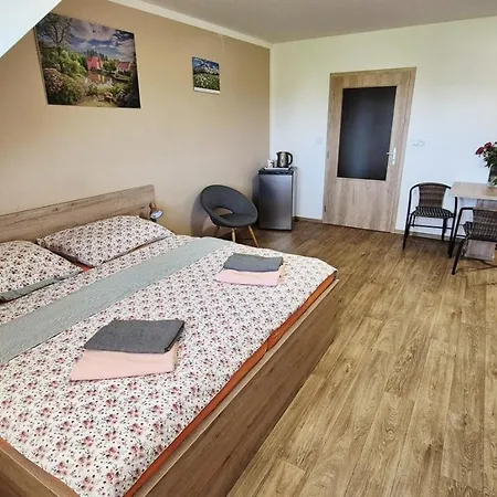 Zlatovláska U Zámku červená Lhota 4*