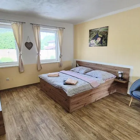 A Restaurace Zlatovlaska U Zamku Cervena Lhota 4* Jizna