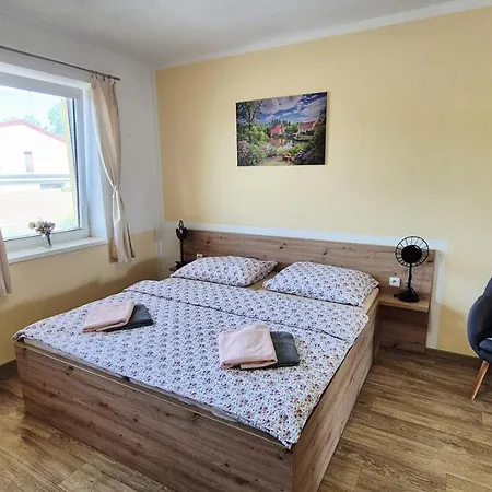Zlatovláska U Zámku červená Lhota Penzion
