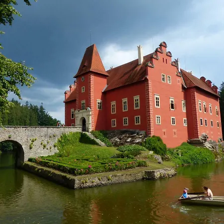 A Restaurace Zlatovlaska U Zamku Cervena Lhota Jizna